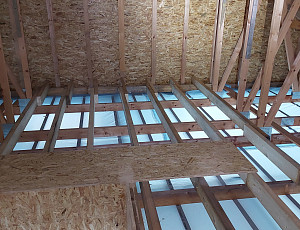 Zateplení stropu novostavby pomocí foukané izolace